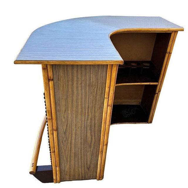 Mid-Century Modern 1950s Restored Horizontal Stacked Restored Rattan L-Shaped Corner Bar W/ Foot Rest For Sale - Image 3 of 12