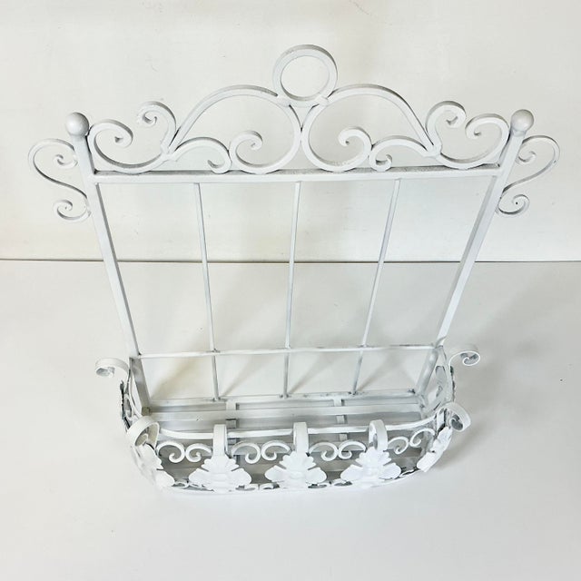 1950s 1950s Vintage French Art Nouveau Hollywood Regency White Tole Planter Box For Sale - Image 5 of 14