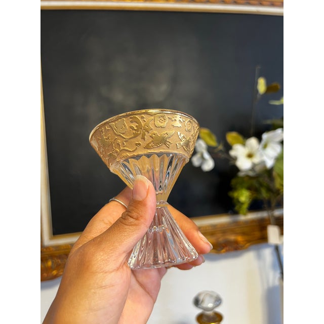 Mid-Century Modern 1930s Prohibition-Era 22k Gold Decanter & Glasses Set by Paden City- 7 Pieces For Sale - Image 3 of 11