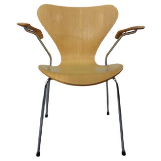Danish 3207 Armchair by Arne Jacobsen for Fritz Hansen, 1991 For Sale