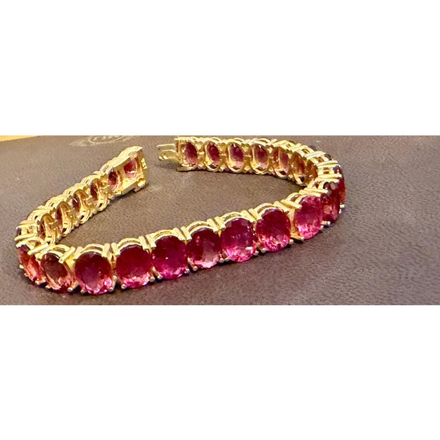 Modern 48 Carat Natural Fine Oval Pink Tourmaline Bracelet 14 Karat Yellow Gold, 7 Inch For Sale - Image 3 of 8