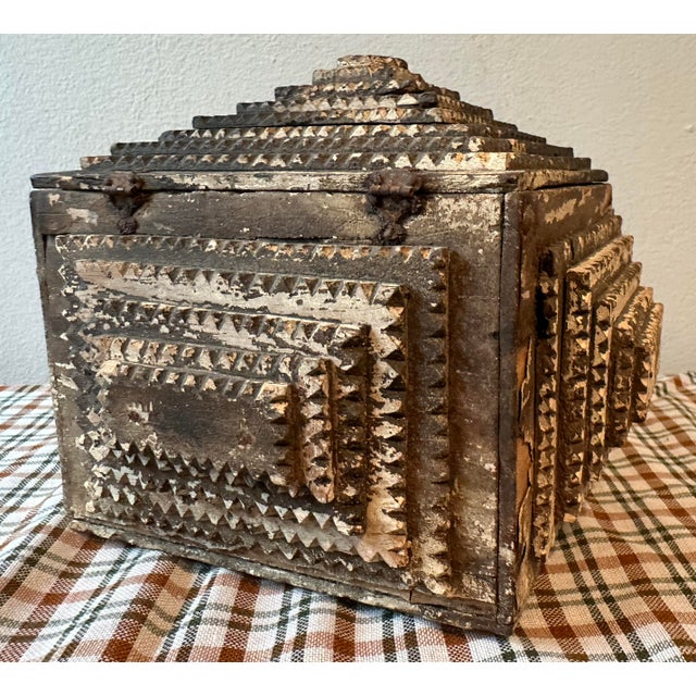 Early 20th Century Early 20th Century Square Tramp Art Hinged Lidded Box For Sale - Image 5 of 10