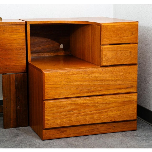 Mid Century Danish Modern Headboard Bed Frame Scova Teak Nighstands Queen Mint For Sale - Image 12 of 12