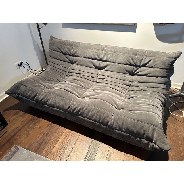 Togo Sofa by Michel Ducaroy for Ligne Roset This Ligne Roset modern lounge sofa features the iconic low‑profile...
