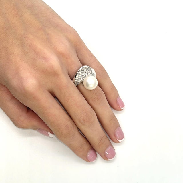 18k White Gold Bypass Ring With Pearl Center & Diamond Accents - Size 4 For Sale In Phoenix - Image 6 of 6