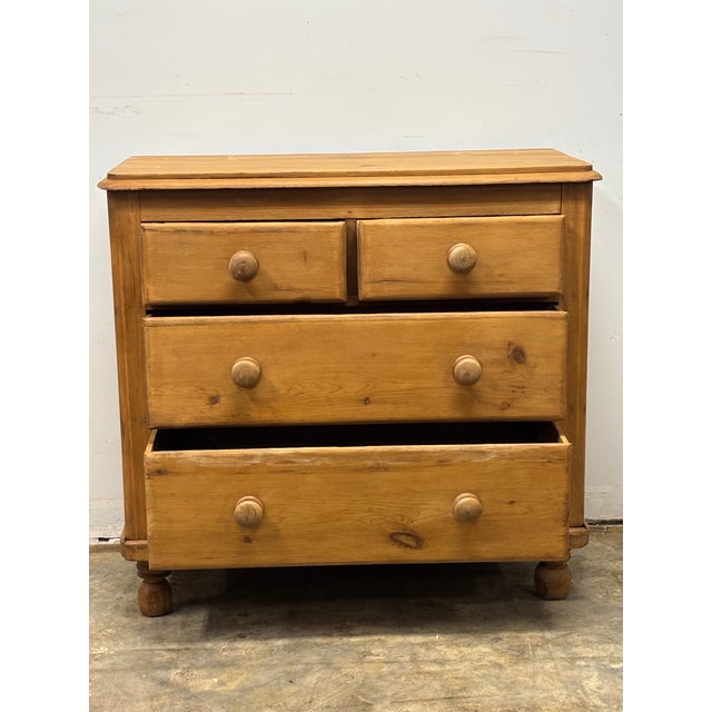 19th Century 19th Century English Pine Chest of Drawers For Sale - Image 5 of 8