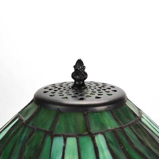 Early 20th Century Tiffany School Floral Leaded Stained Glass Table Lamp For Sale - Image 13 of 15