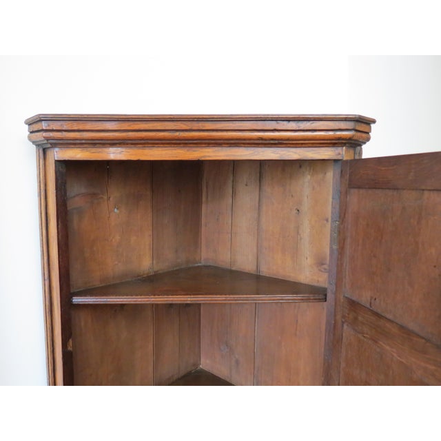 18th Century Georgian Oak Panelled Wall-Hanging Corner Cupboard, 1750 For Sale - Image 5 of 18