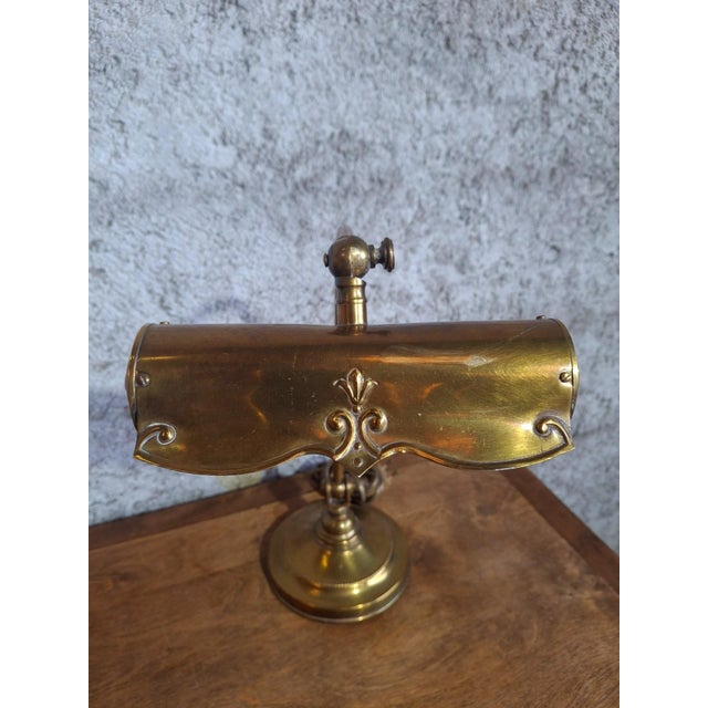 Art Nouveau Belle Époque Desk Lamp in Brass with Articulated Arm, 1890s For Sale - Image 3 of 10