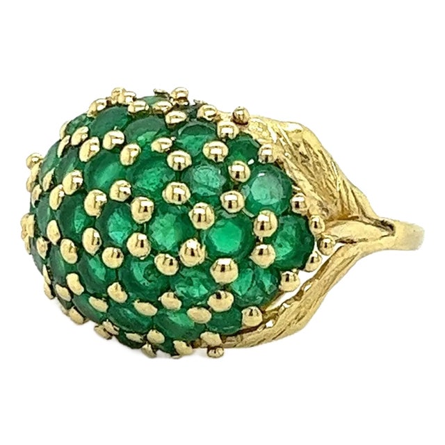 18K Yellow Gold Round Natural Emerald Gemstone Cluster Dome Ring, Size 6 For Sale
