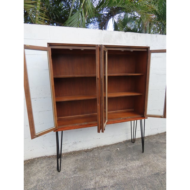 Mid Century Modern Display China Cabinet With Hairpin Legs 6240 For Sale - Image 4 of 14