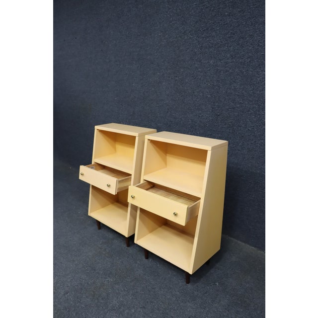 Mid 20th Century Merton Gershun Urban-Suburban Nightstands for American of Martinsville, Pair For Sale - Image 5 of 11
