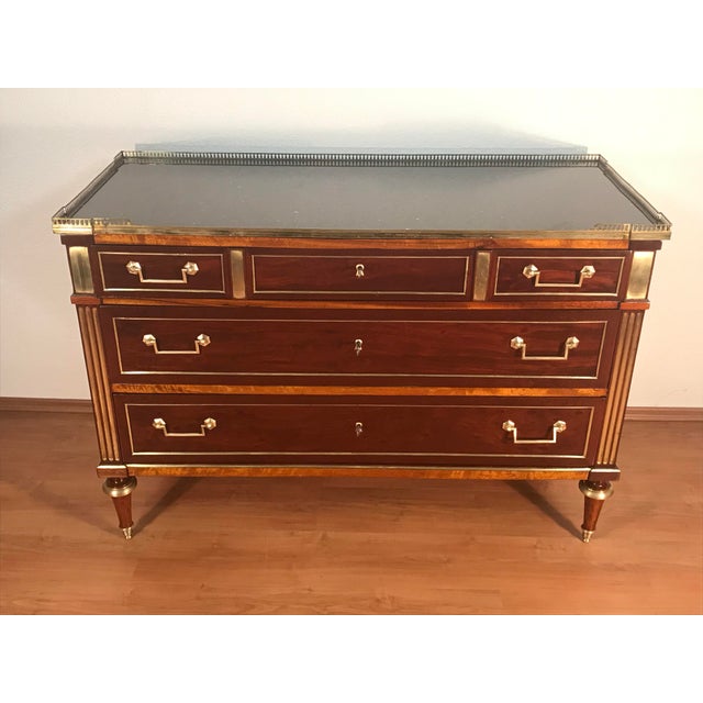 French Louis XVI Chest of Drawers, France 1780-90 For Sale - Image 3 of 8