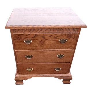 1970s Mid-Century Modern Oak Bedside Chest of Drawers Nightstand For Sale