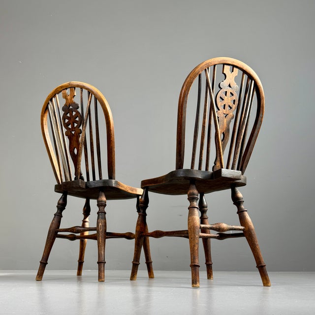 Antique English Windsor Chairs, 1890s, Set of 2 For Sale - Image 4 of 16