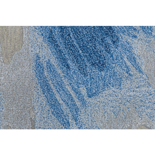 Modern Abstract "Blue Splash" Hand-Tufted Wool & Viscose Area Rug – Grey & Navy For Sale - Image 4 of 10