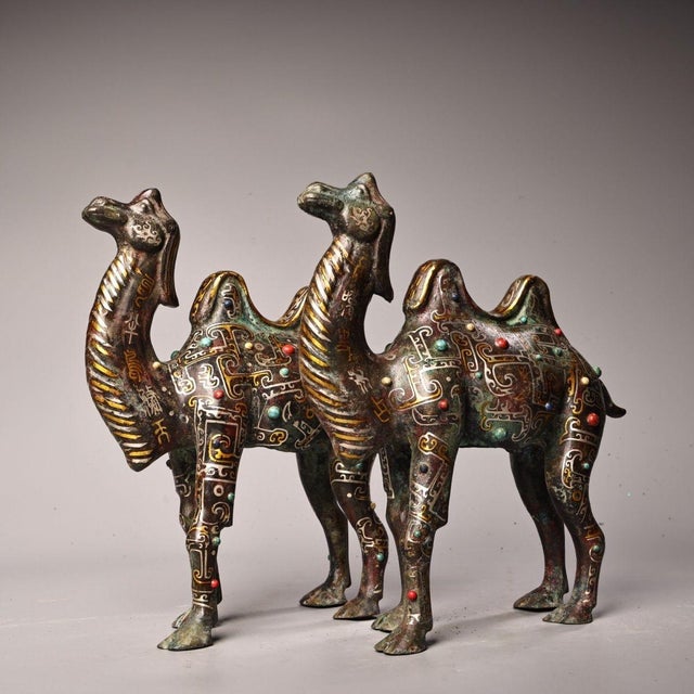 Asian Pair of Antique Bronze Camels With Gold and Silver Inlay, 3600g Total For Sale - Image 3 of 10