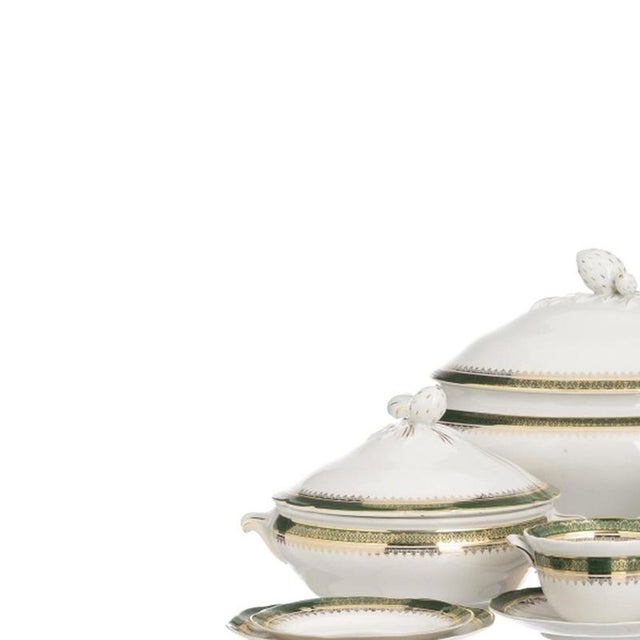 Porcelain - Spal Dinner Service. Made of porcelain from the Spal factory in Coimbra, decorated in shades of green and...