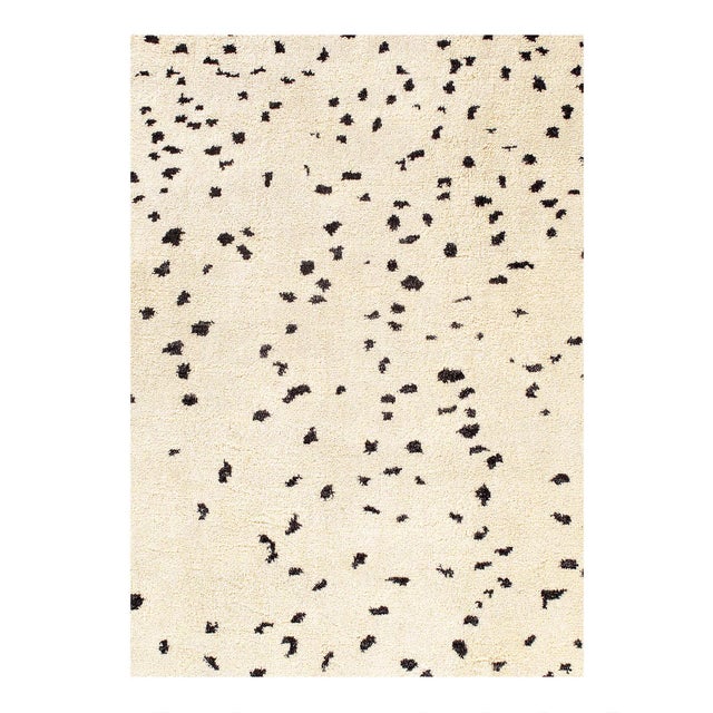 The modern style of this rug will give your room a contemporary accent. 100% Lamb's Wool Pile on a Wool Foundation This...