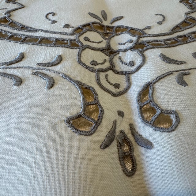 Art Deco Linen Tablecloth 32" X 33" , 10 Napkins C1930 Cream With Gray Trim Pristine For Sale - Image 17 of 18