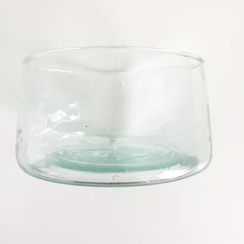 This gorgeous serving bowl is made from recycled glass in a factory in Marrakesh. Perfect to give your table a cool touch!...