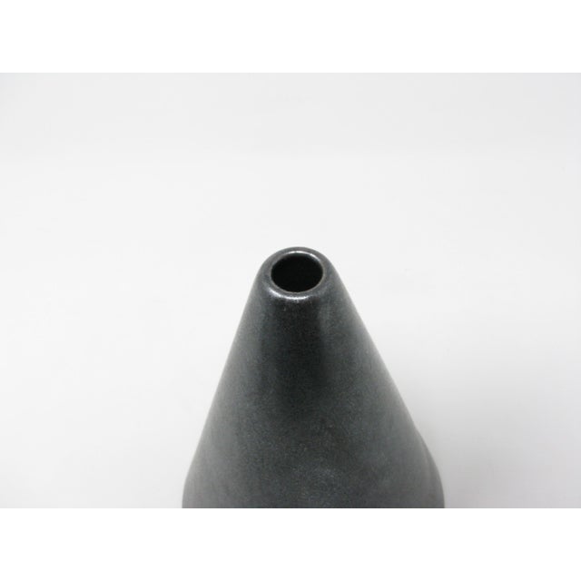 1980s Vintage Victor Carranza for Mikasa Metallic Gunmetal Gray Cone Vase For Sale - Image 5 of 11