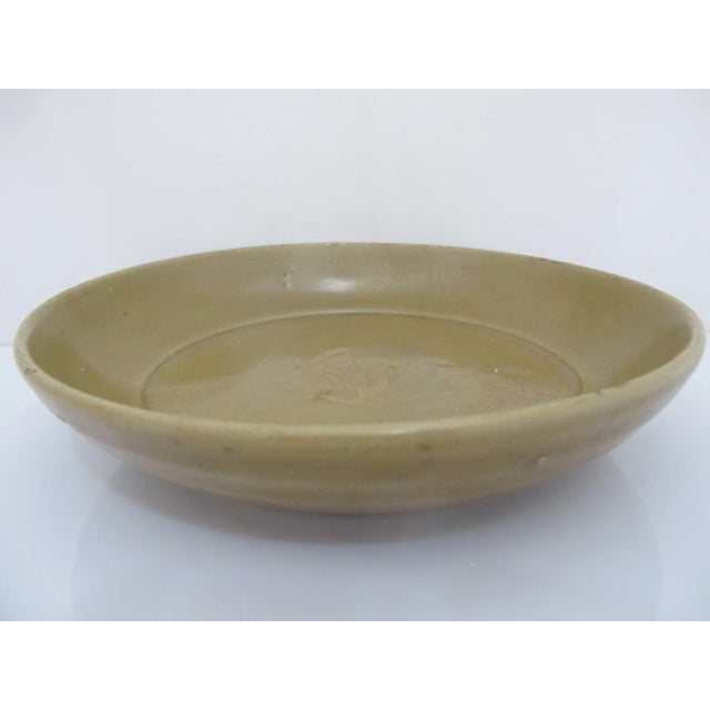 Chinese Chinese Longquan Yuan Style Celadon Olive Green Glaze Lotus Flower Shallow Bowl For Sale - Image 3 of 8