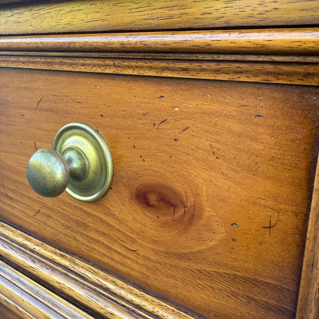 Vintage Drexel American Treasury Collection Rustic Traditional Maple & Pine 7 Drawer Lowboy Double Dresser For Sale - Image 13 of 17