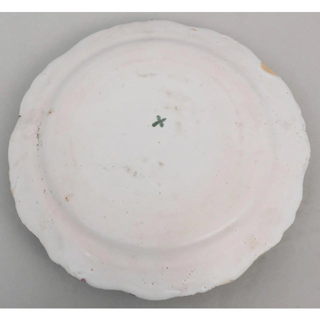 Antique 18th Century French Tin Glaze Faience Delft Tromp l'Oeil Plate With Vegetable Sculpture of Leeks For Sale - Image 10 of 11