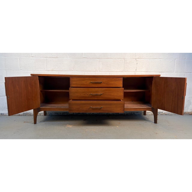 Kent Coffey Vintage Mid-Century Kent Coffey Perspecta Credenza, Attributed For Sale - Image 4 of 16