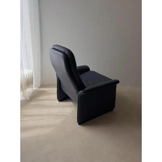 Set of DS 50 Lounge Chair with Ottoman in Dark Blue Leather from de Sede For Sale - Image 12 of 18