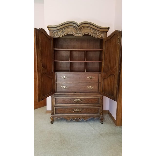 Drexel Heritage Vintage Drexel Heritage Brittany Collection Louis XV French Provincial Armoire Carved Wood Wardrobe For Sale - Image 4 of 12