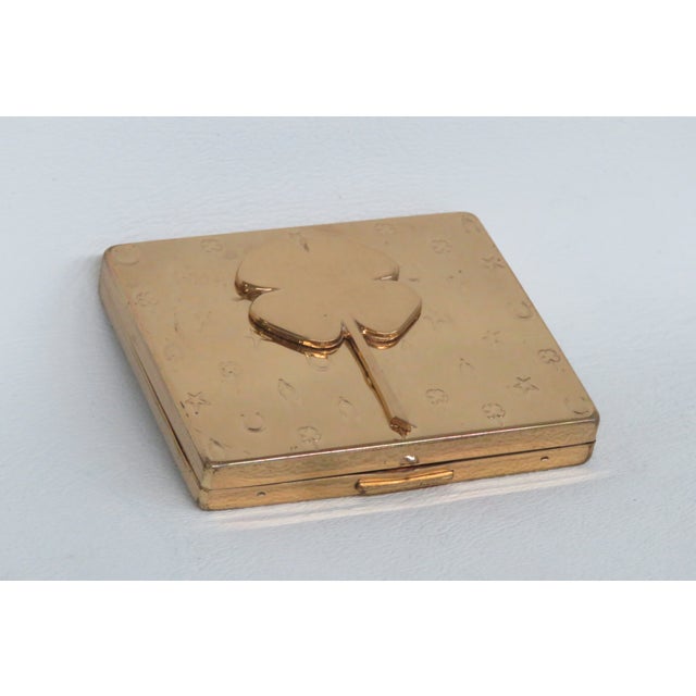 Flato Gold Tone Lucky Clover Pattern Compact VTG Mirrored Powder Case 4762b For Sale - Image 16 of 17