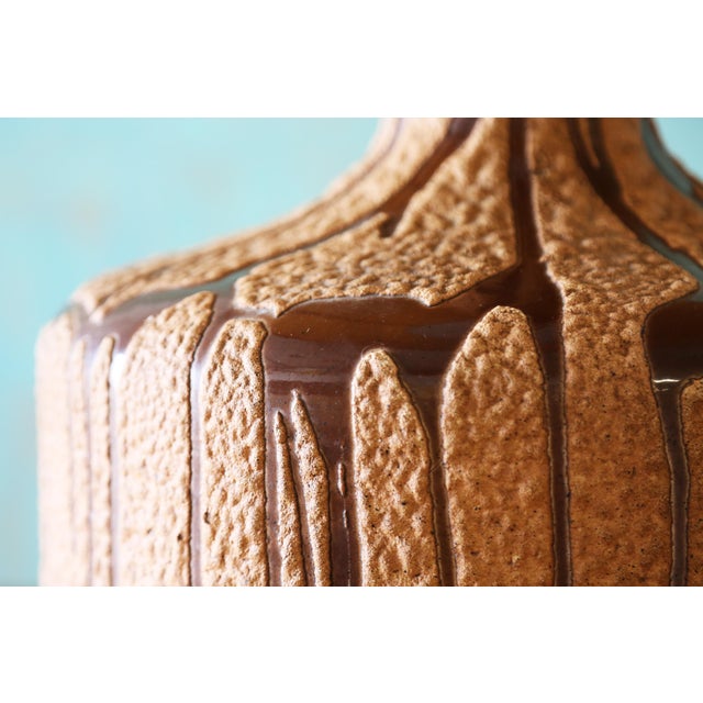 1960s Mid Century Modern Lava Drip Glaze Studio Craft Pottery Table Lamp For Sale - Image 4 of 13