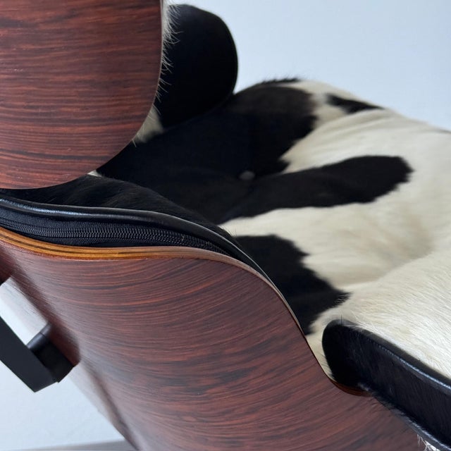Wood 1960s 670 Lounge Chair in Cowhide by Charles & Ray Eames for Herman Miller For Sale - Image 7 of 9