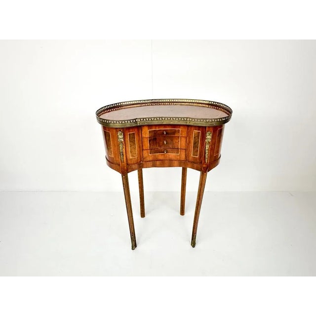 Brown Vintage Kidney-Shaped Side Table with Brass Details For Sale - Image 8 of 14