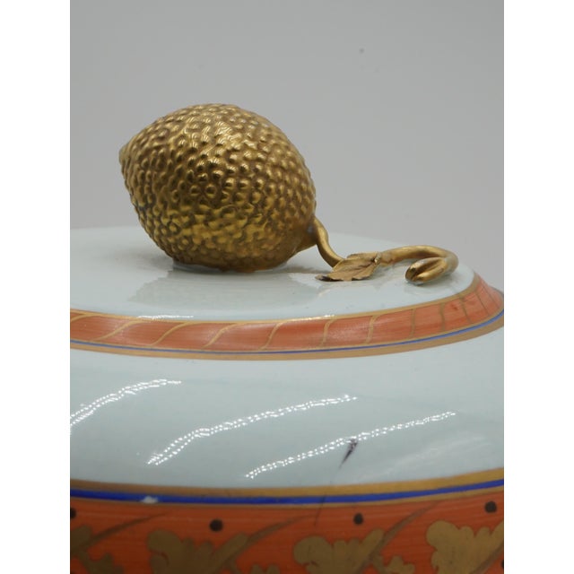 Mottahedeh 1980s Mottahedeh Porcelain Lidded Urn For Sale - Image 4 of 11