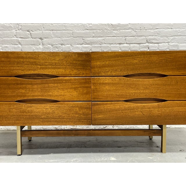 Wood Mid Century Modern Credenza / Double Dresser by American of Martinsville, C. 1960's For Sale - Image 7 of 14