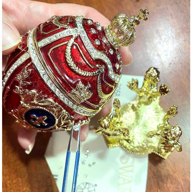 Art Deco Pierre Lorren Handmade Faberge Egg Style Trinket Fabergé Egg Style Austrian Crystal Diamond Pure Gold Deco Hand Painted 5 Star Egg & Handmade Bracelet For Sale - Image 3 of 9
