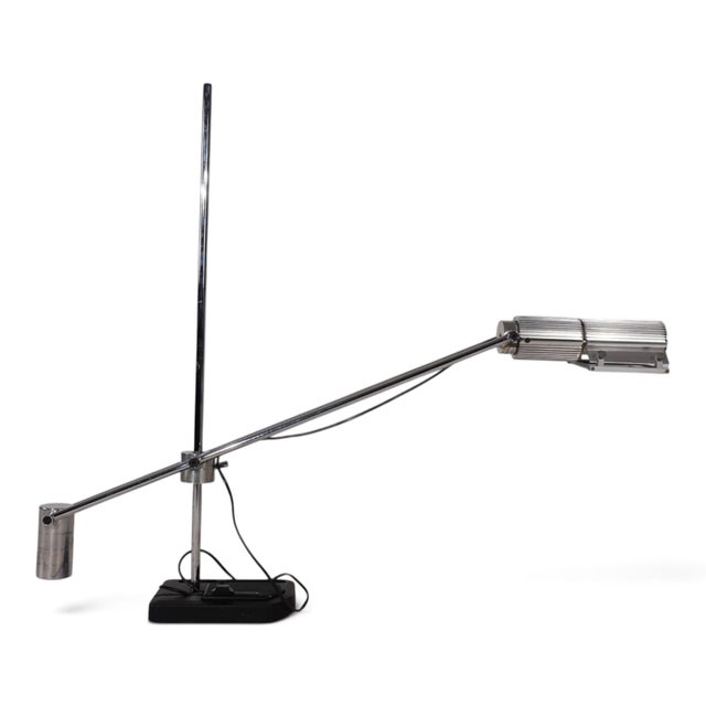 This elegant floor lamp is from the renowned "Haloprofil" series, designed by Swiss architect and designer Viktor...
