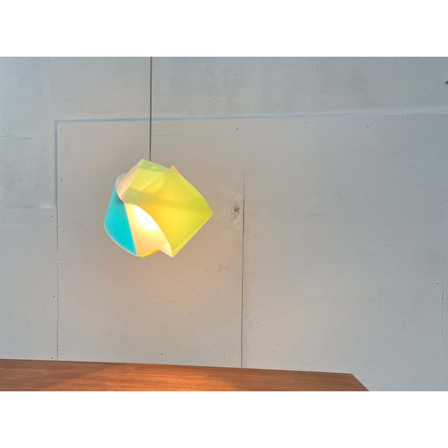 Impressive pendant light by Slamp. The design impresses with its materiality and color. The lamp body is formed by a...