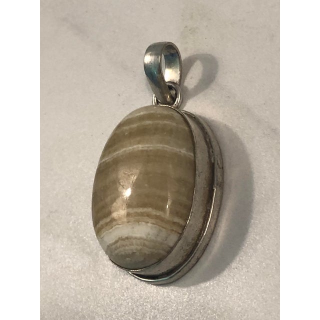 Mid-Century Modern Vintage Tan / Cream Oval Striped Agate Pendant For Sale - Image 3 of 9