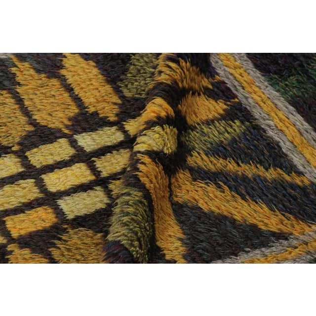 Vintage Swedish Rya Rug, Bold Green & Gold Scandinavian Medallion - Rug & Kilim For Sale In New York - Image 6 of 7