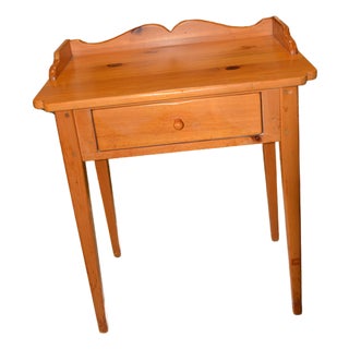 1970s Vintage Arts & Crafts Shaker Ethan Allen Pine Side Table W/ Drawer - Country Craftsman Collection For Sale