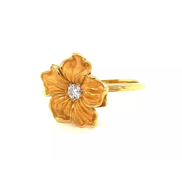 Carrera Y Carrera Diamond 18k Yellow Gold Flower Ring - Size 6.5 For Sale In Miami - Image 6 of 8