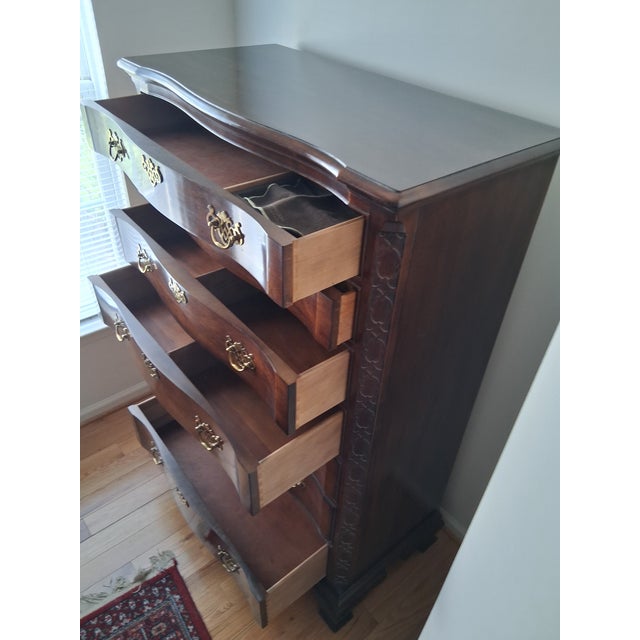 1980s Vintage Mid-Century Chippendale Style Mahogany Serpentine Tall Chest of Seven Drawers For Sale - Image 5 of 9
