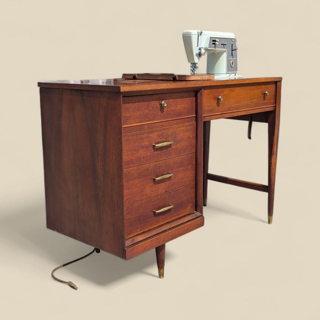 1966 Singer Slant-O-Matic 600 Sewing Machine in Mid-Century Wood Cabinet For Sale - Image 12 of 18