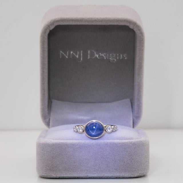 Modern 2.6Ct Star Sapphire Cabochon Ring With Natural Diamond Accents: Solid 14k Gold, Size 6.75 For Sale - Image 3 of 9