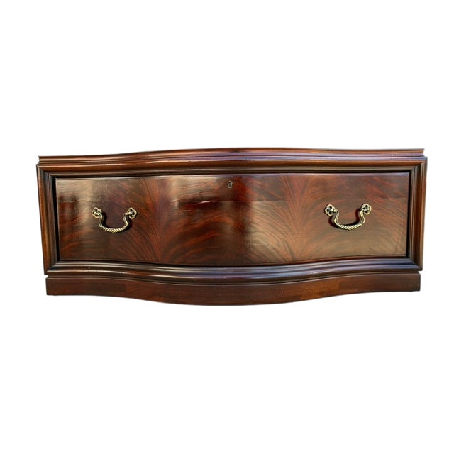 1990s Thomasville Mahogany Bogart Serpentine Curio Cabinet Hutch Shelf Breakfront For Sale In Philadelphia - Image 6 of 18