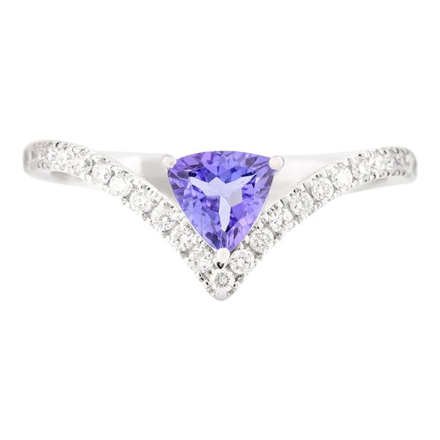 Trillion Cut Tanzanite Chevron Style 14k White Gold Ring Size 7 For Sale